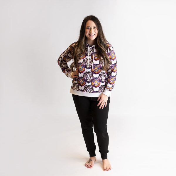 I Ain t Lion Mama Hooded Sweatshirt For Cheap - Image 3